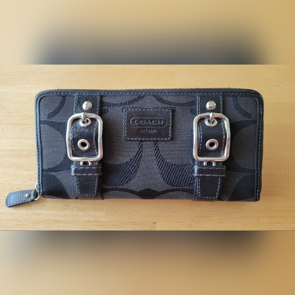 Coach Handbags - Coach wallet